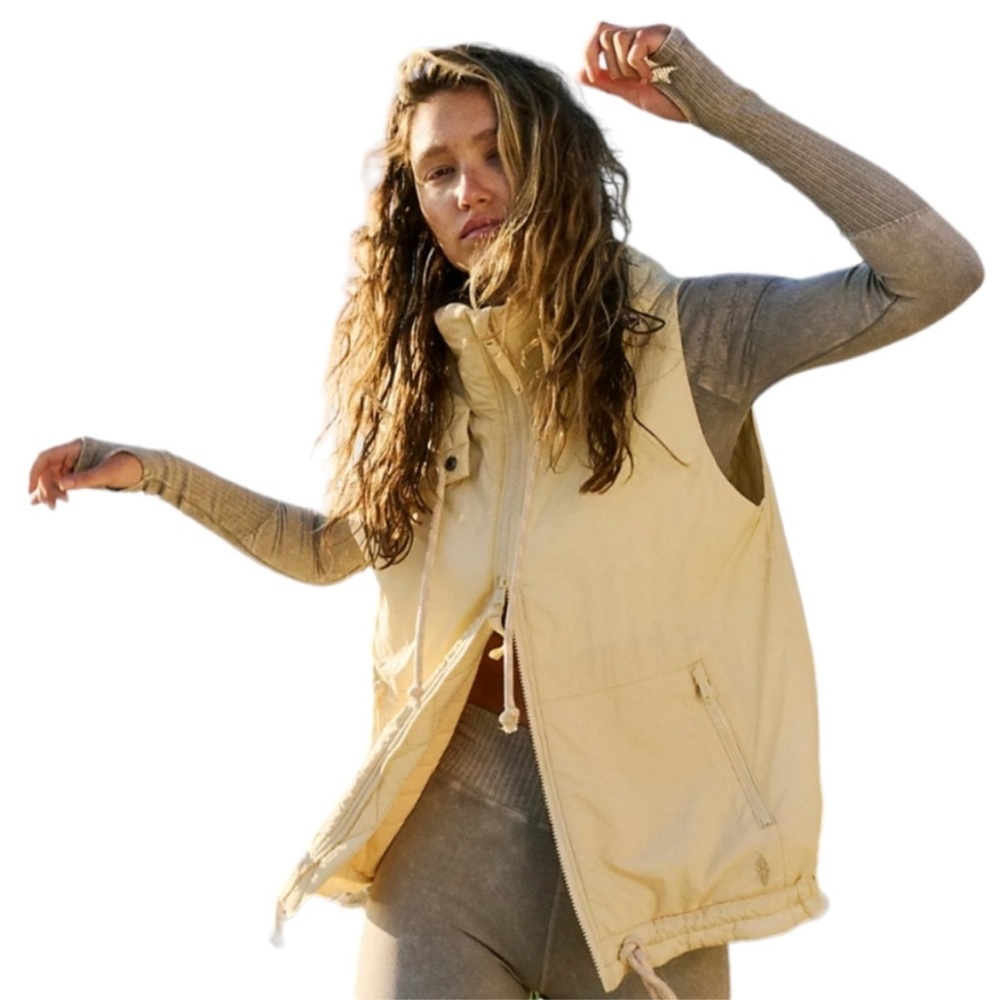 NWOT Free people round and round puffer vest